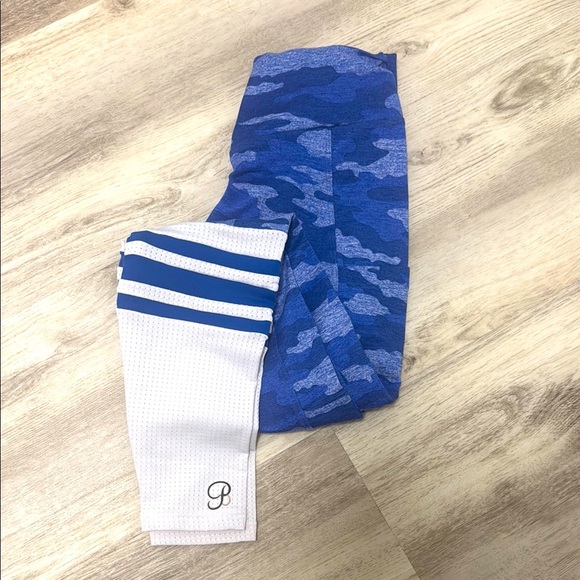 COPY - Blue Camo cross over scrunch leggings - Picture 6 of 8